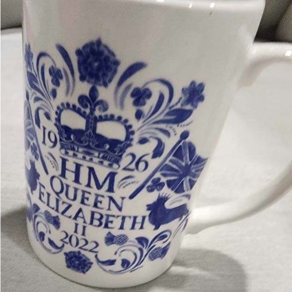 Spode Blue Italian Queen Elizabeth Commemerative Mug